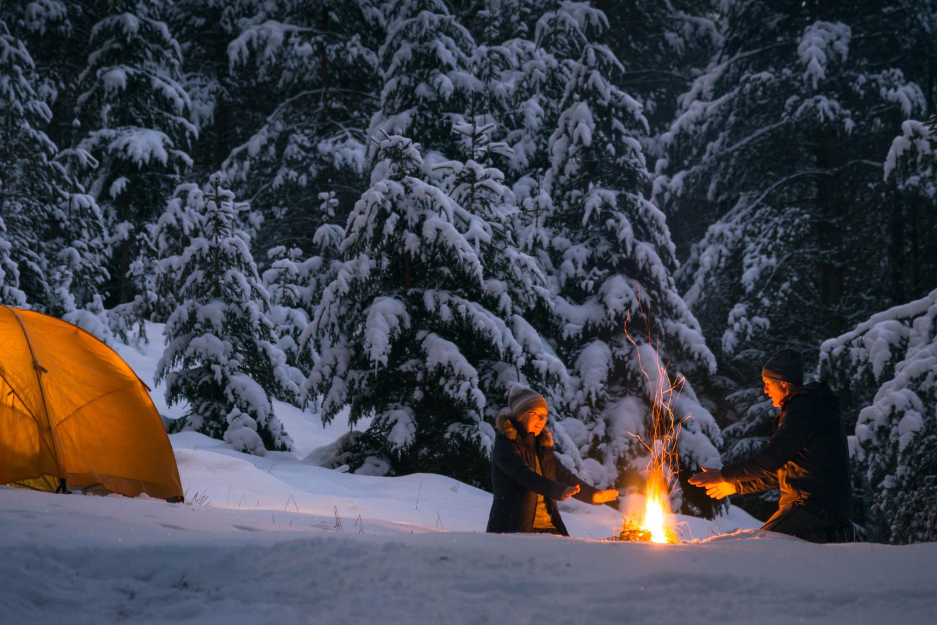 Romantic Stargazing Date Ideas In Winter  