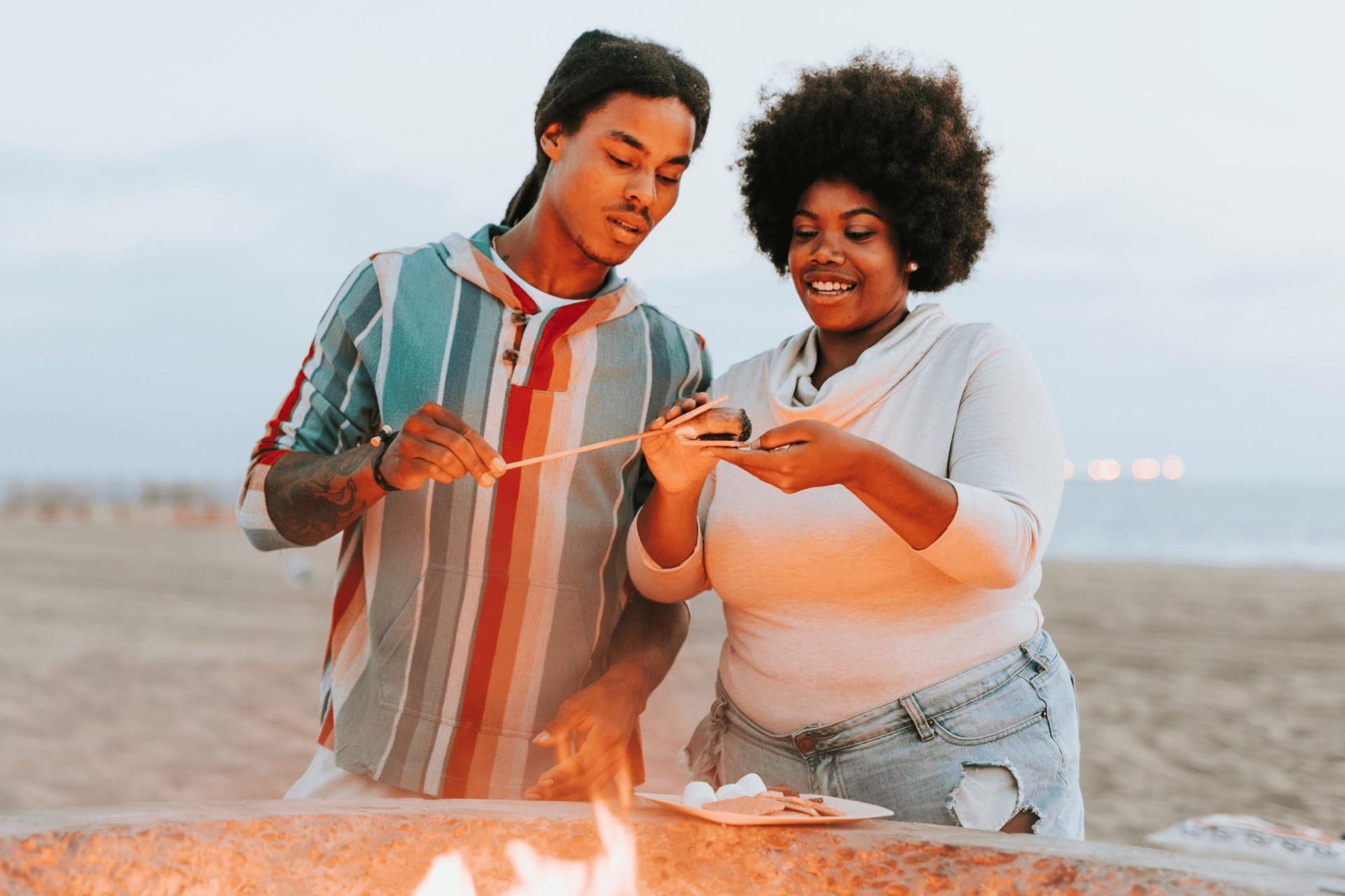 Romantic Bonfire Date Night Ideas Romantic Bonfire Date Night Ideas