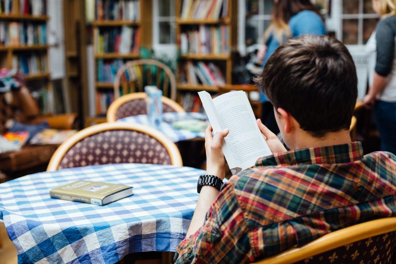 How To Arrange The Best Bookstore Date How To Arrange The Best Bookstore Date