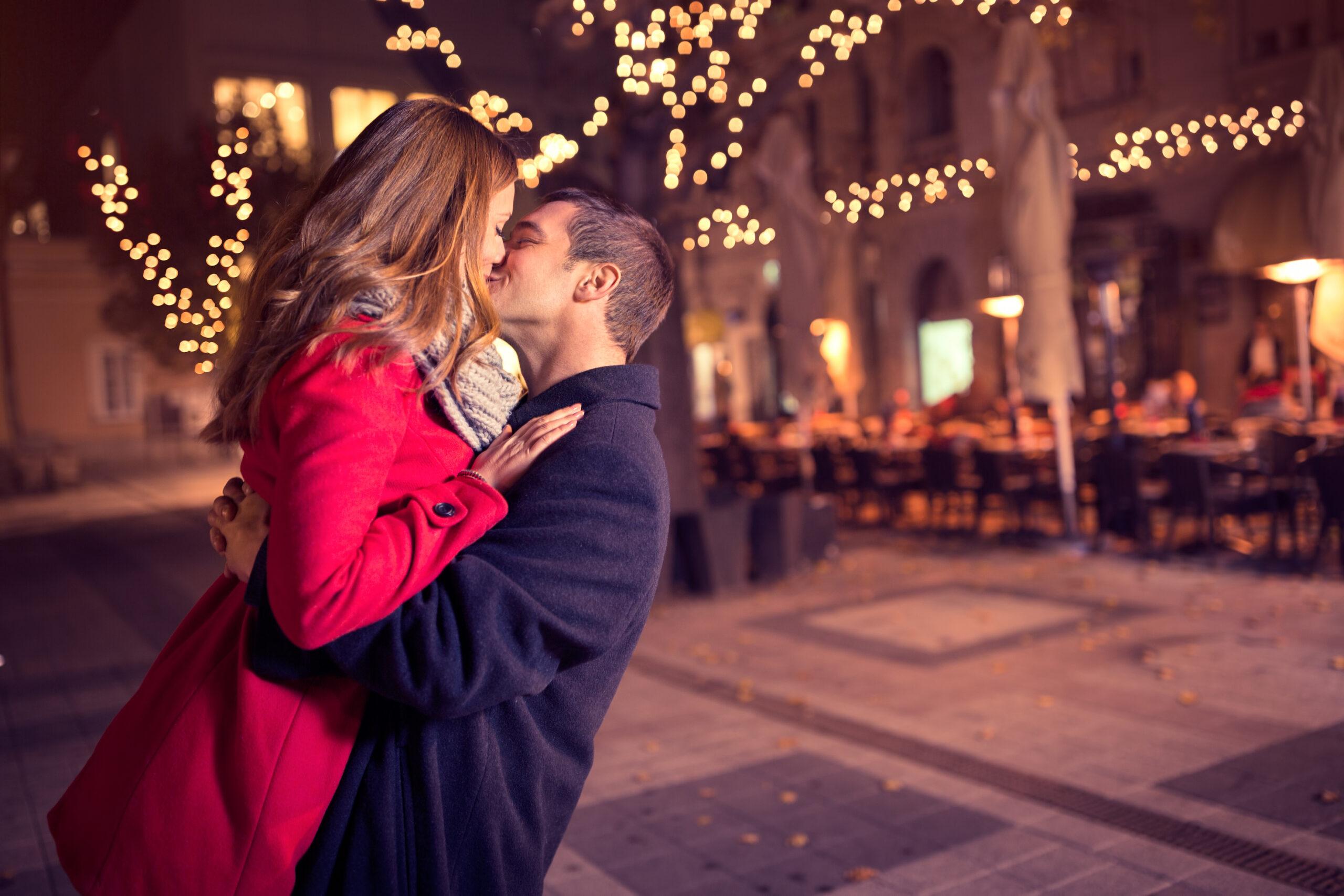 Should You Get Back With an Old Fling When You Go Home for the Holidays?